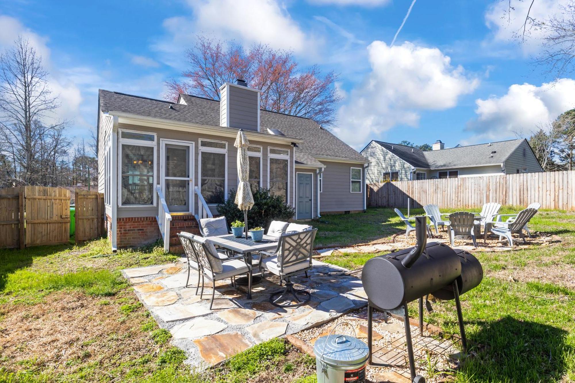Time To Relax In Raleigh Villa Exterior photo