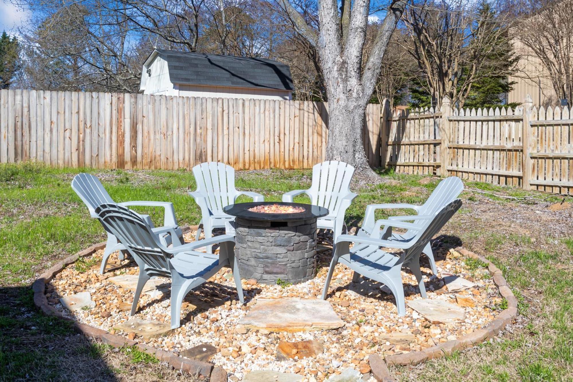 Time To Relax In Raleigh Villa Exterior photo
